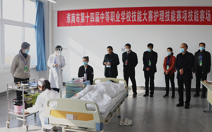 ��������ѧУԲ����ɻ����е�ʮ�Ľ��е�ְҵѧУ���ܴ����а칤��