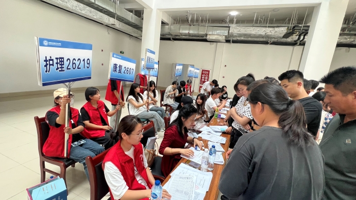 �����������ϲӭ��ѧ��