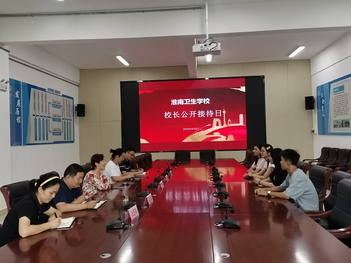 ��������ѧУ��չ��ѧ���״�У�������Ӵ��ջ