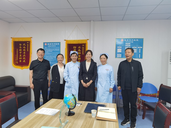 �����������ѧУ��ί��������ӿ�չ�����ظں�ר����л