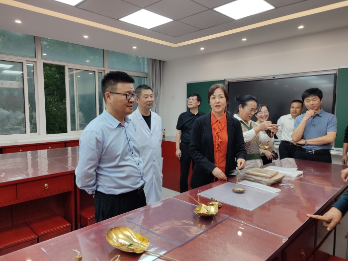 �����������ѧУ��ί��������Ӹ���������ѧУ��չר�����