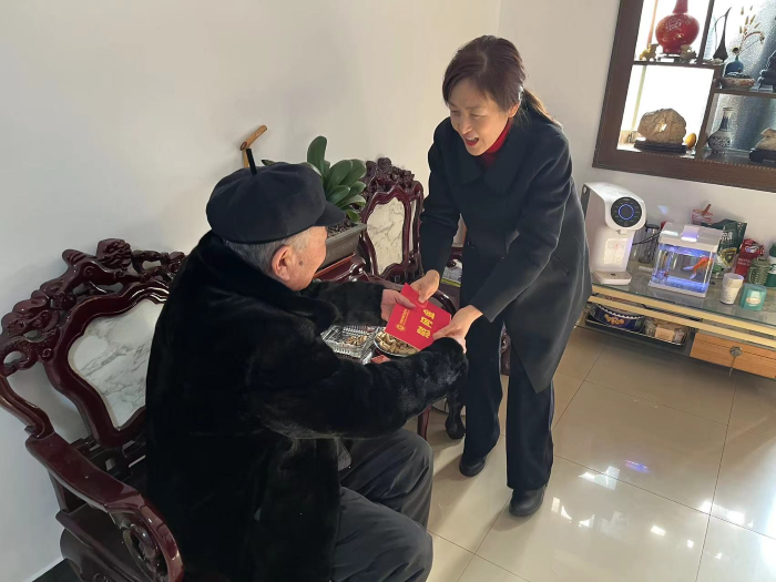 ѧУ��չ�����߷�ο�ʻ