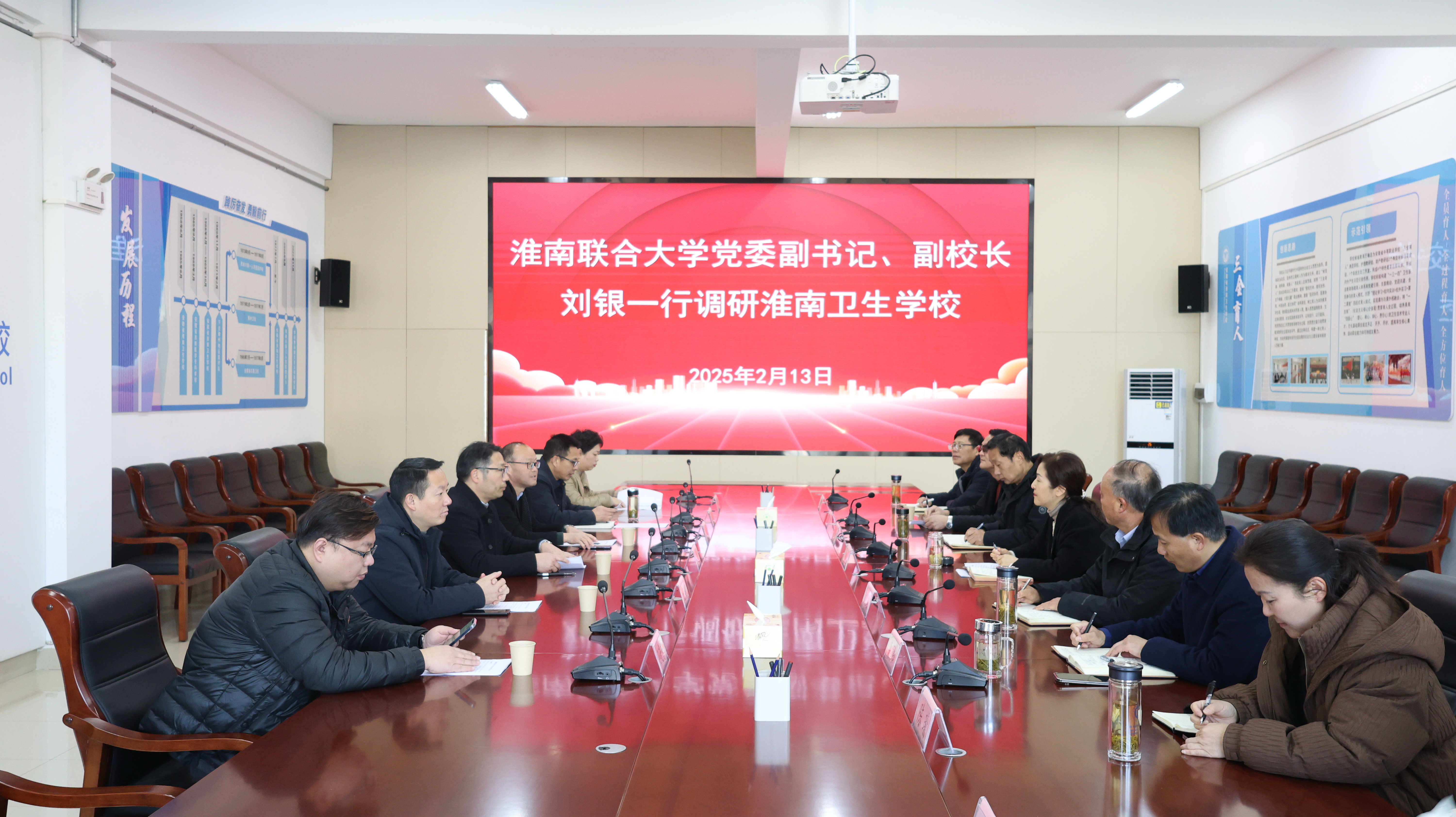 �������ϴ�ѧ��ί����ǡ���У������һ�е���������ѧУ���е���