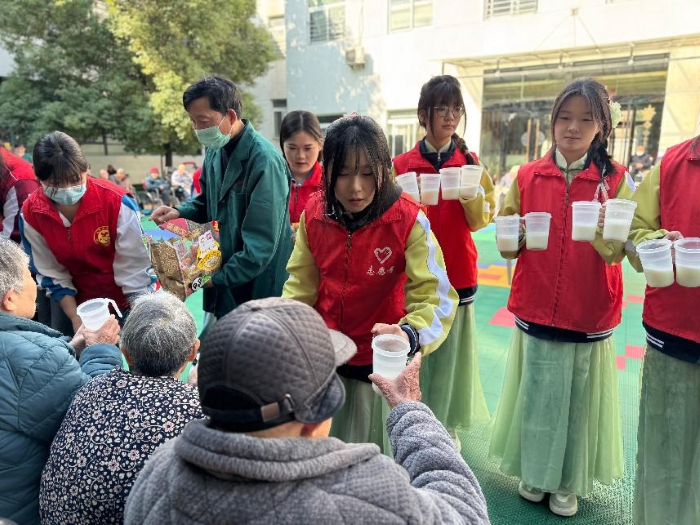 �����ػ� �ഺͬ�� &mdash;&mdash;��У־Ը���߽�����Ժ��������ů�ػ�