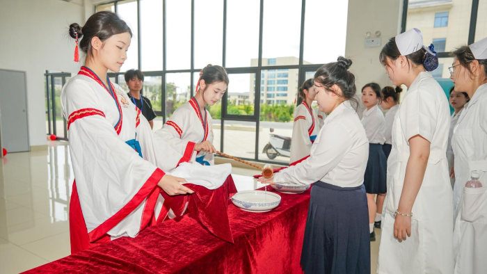 ᪻Ƴ���ҽ·����&mdash;&mdash;��������ѧУ¡�ؾ���27���ְѧ��������